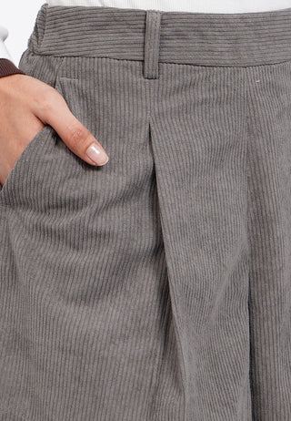 Quần Short Xếp Ly Vải Nhung